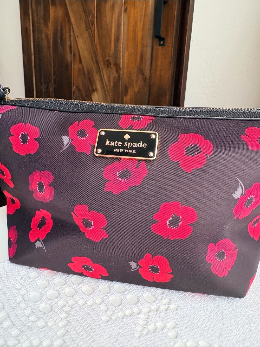 Kate Spade Wilson Road Mini Poppy Jodi Cosmetic Pouch ♠️✨ - Picture 2 of 5
